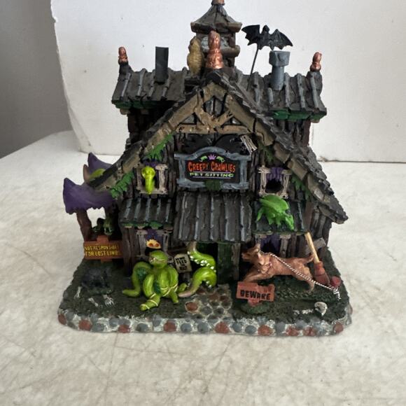 Lemax Spooky Town Creepy Crawlies Pet Sitting - Picture 1 of 15
